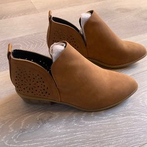 Tan booties size 40